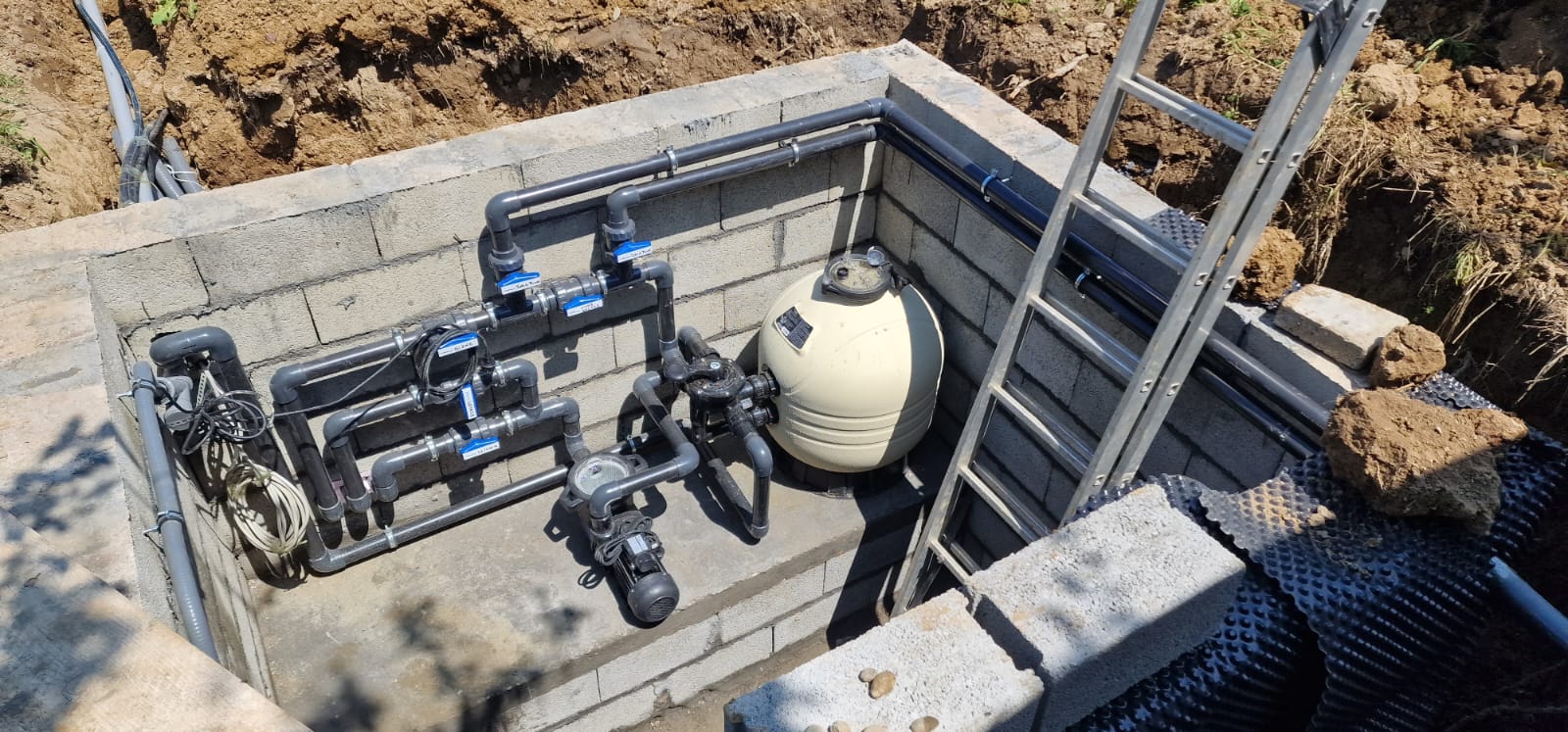 Poliesterski bazen masinska.jpg