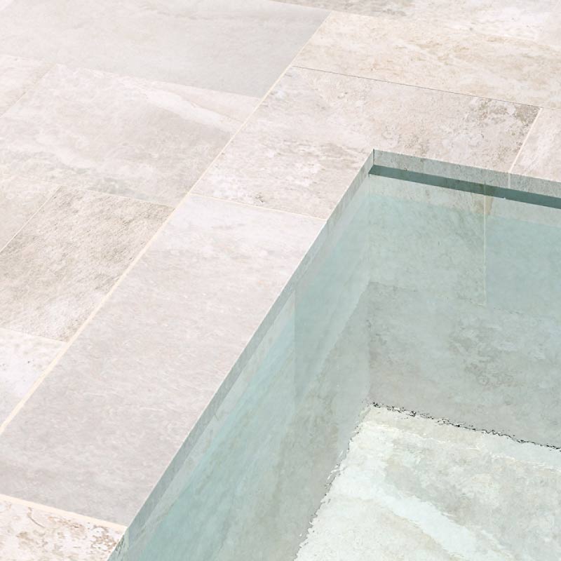 rosa-gres-porcelanico-esquina-piscina-pietro-white.jpg